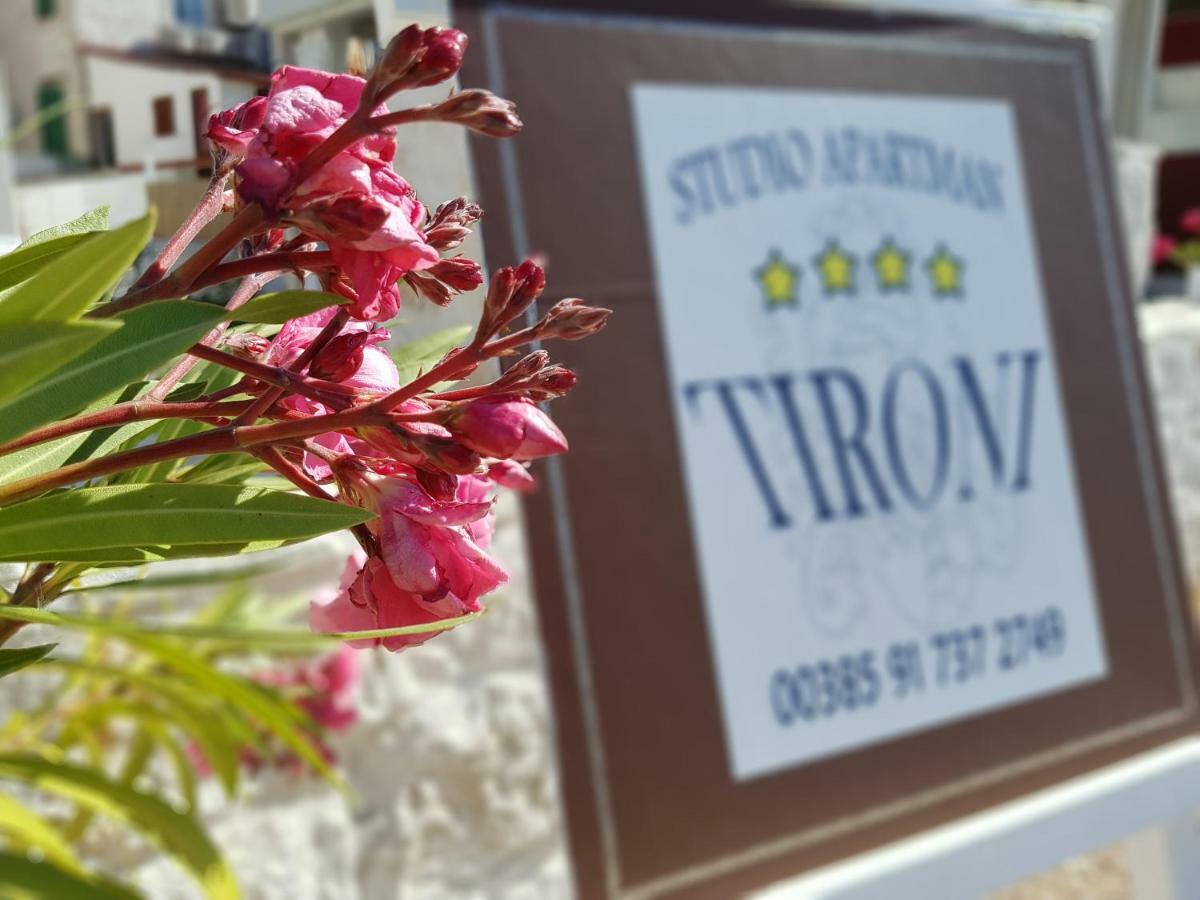 Tironi *